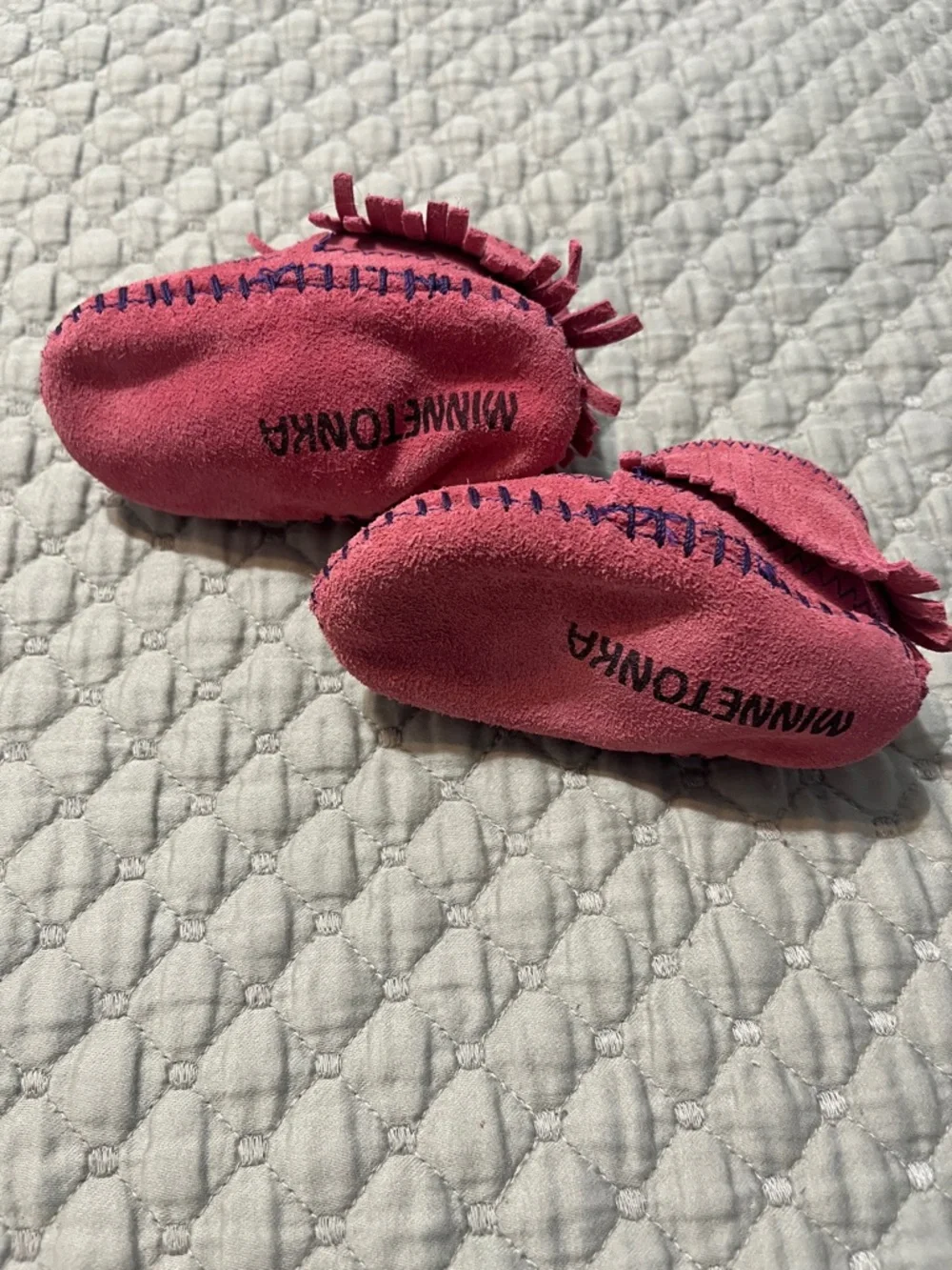 Minnetonka Kids Suede Fringe Moccasins - Pink